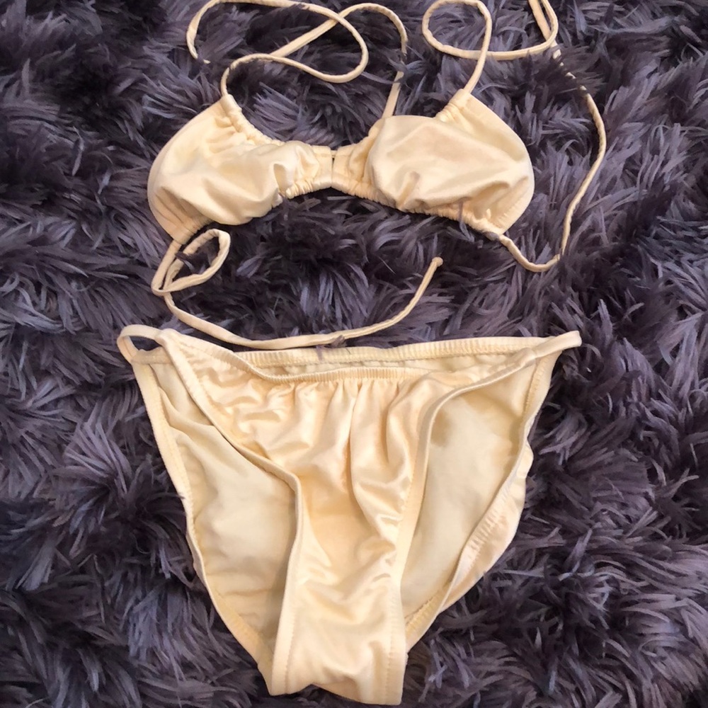 Cute yellow bikini!!!!